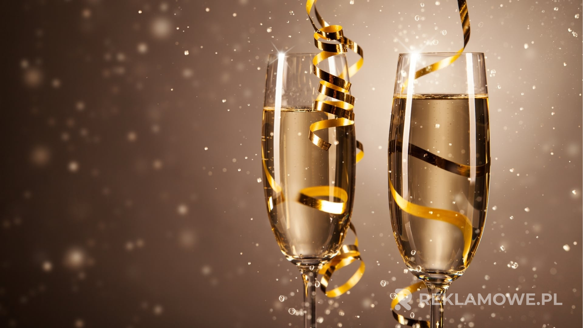 Zestaw różnych kieliszków reklamowych