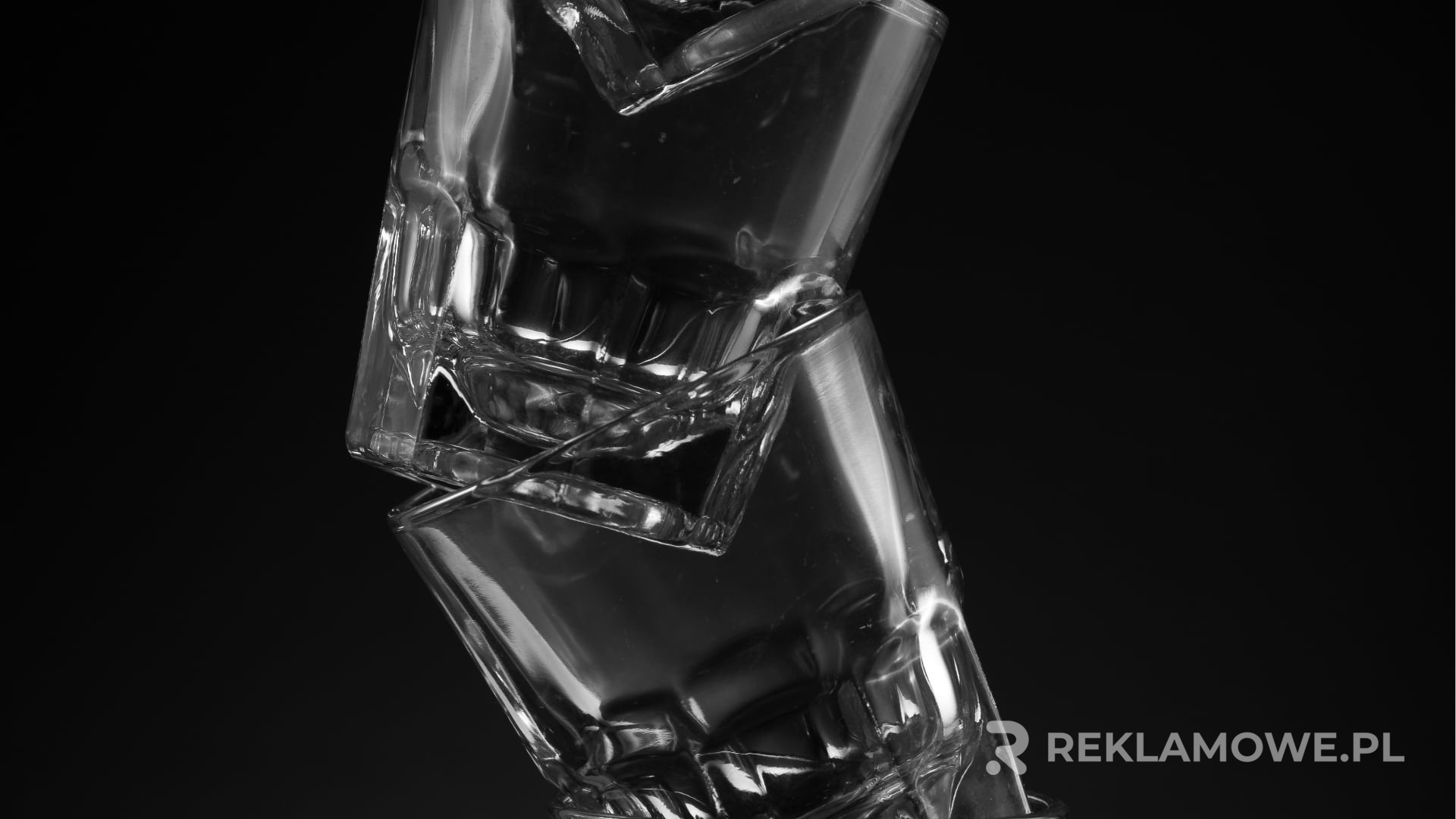 Kieliszki reklamowe do wina jako elegancki gadżet promocyjny dla marki