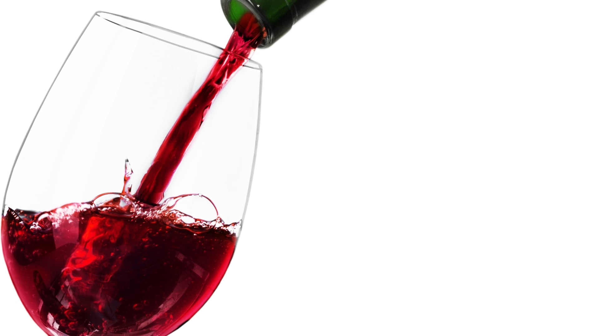 Nowoczesne kieliszki reklamowe na tle minimalistycznym